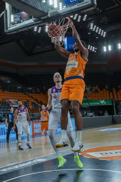 对一个教练 对一个教练